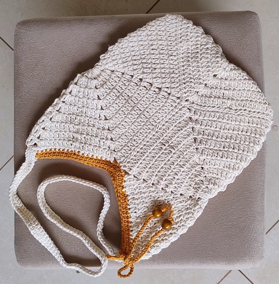 Confeccionada com Barbante