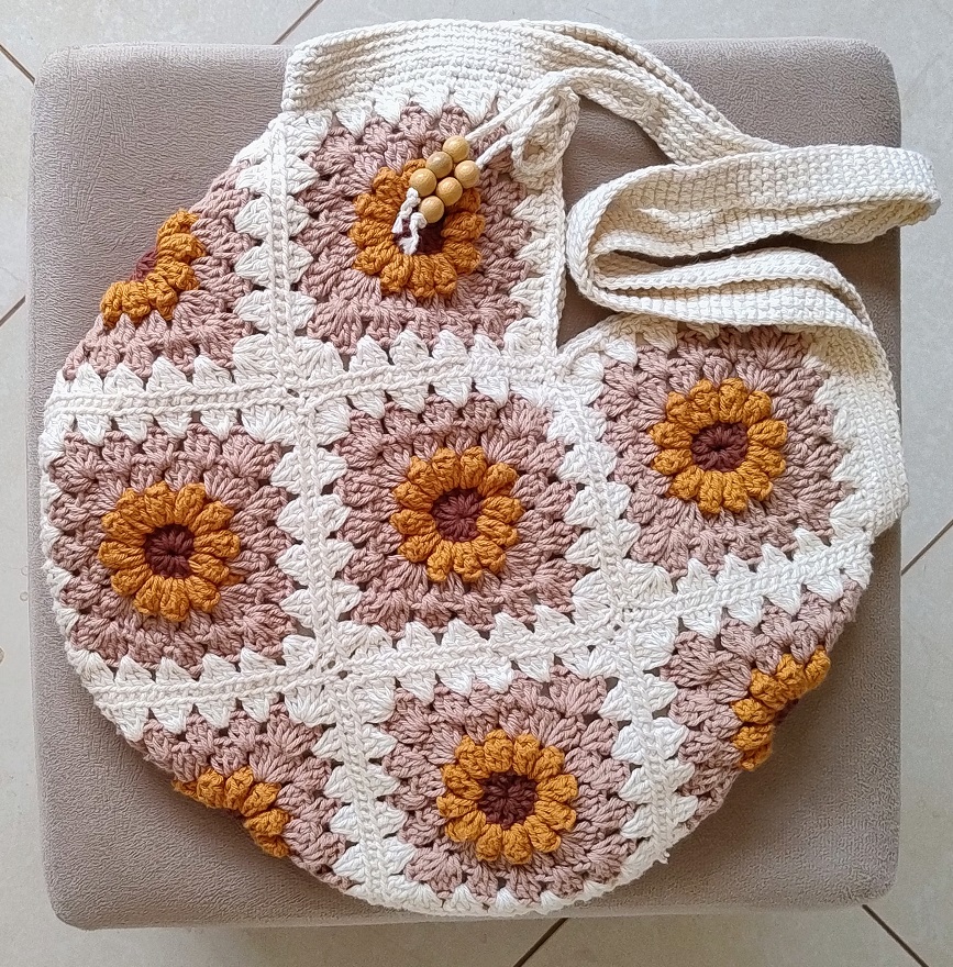 Confeccionada com Barbante